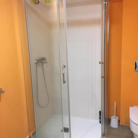 Habitación individual con baño compartido, A-1 Habitación en casa particular *